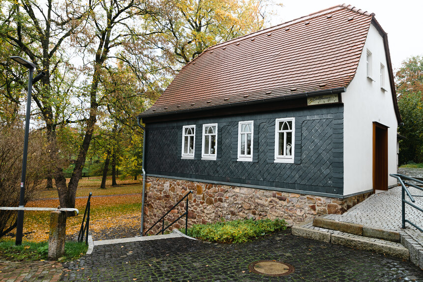 Vorplatz und Zuwegung sowie das Zollhaus in Geithain