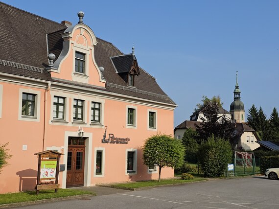 Außenansicht des Gebäudes der Kita "Zum Rittertürmchen" in Klix