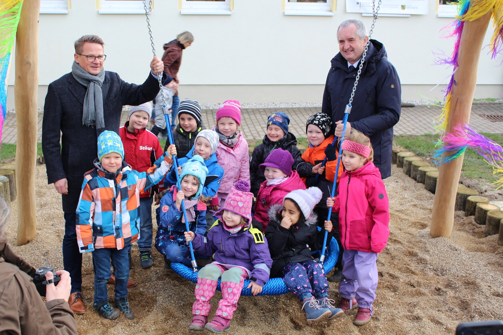 Staatsminister Schmidt beim Besuch der KiTA Striegiszwerge in Roßwein