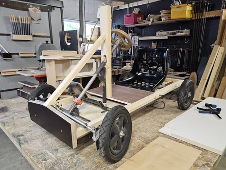 Grundgerüst aus Holz für die nächste Seifenkiste