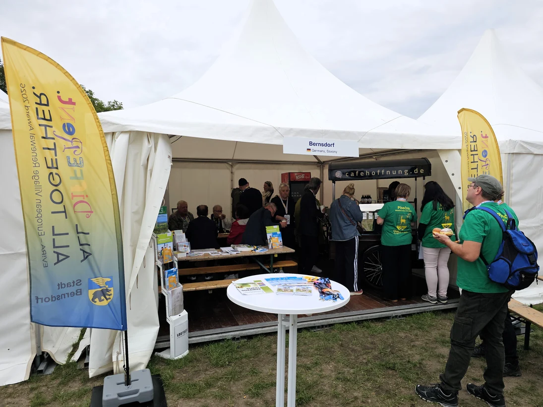 der Stand von Bernsdorf wird gut besucht