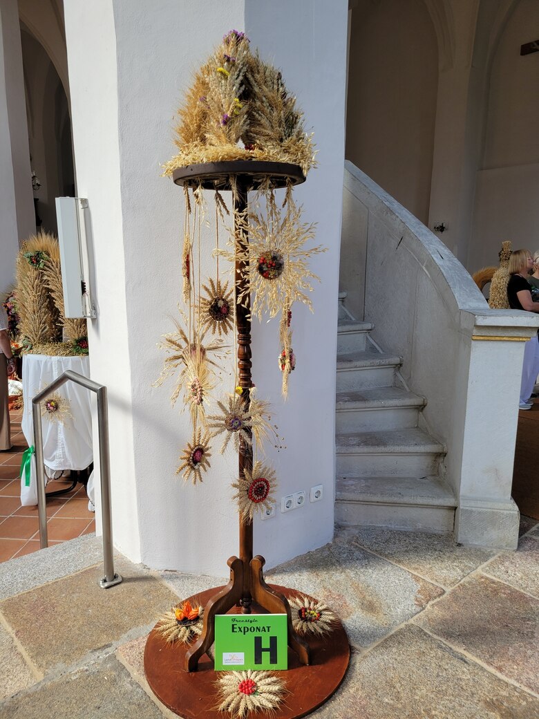 Erntekrone auf Ständer