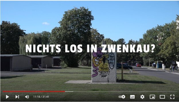 Screenshot aus Video mit weißen Schriftzug »Nichts los in Zwenkau?«