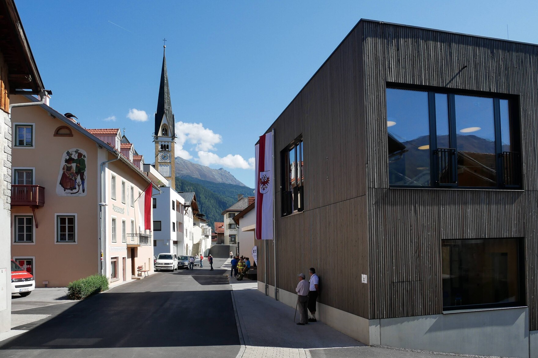 Ansicht vom Dorfzentrum von Fließ in Tirol (Österreich)