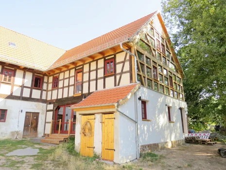 Blick auf den durch LEADER-Förderung umgebauten Nordflügel der Gräfenmühle