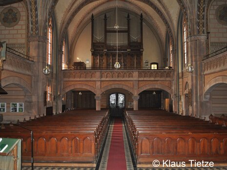 Die sanierte Ladegast-Schmeisser Orgel in der Martin-Luther-Kirche - Orgelansicht von der Altarseite 