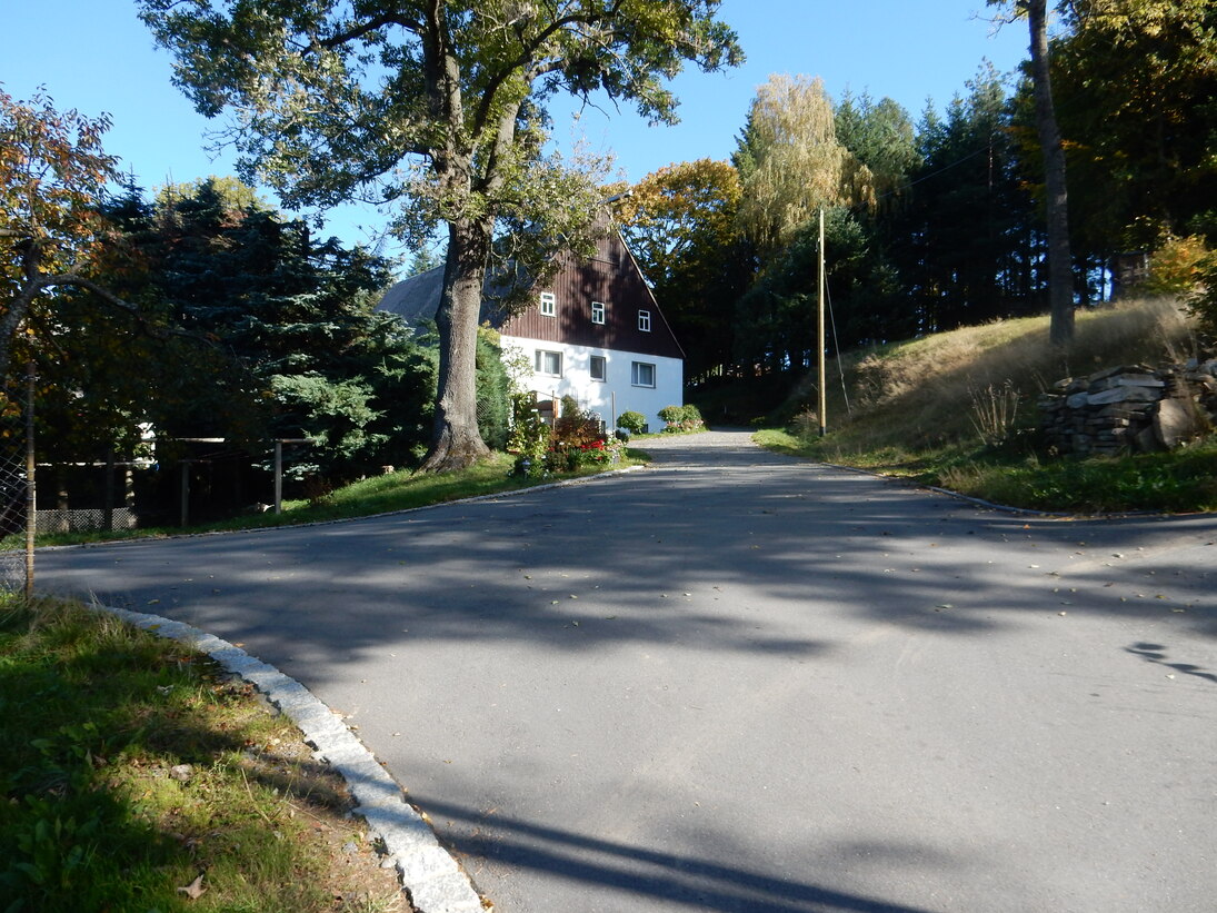 neuer, befestigter Wendeplatz als im oberen Teil der Anliegerstraße