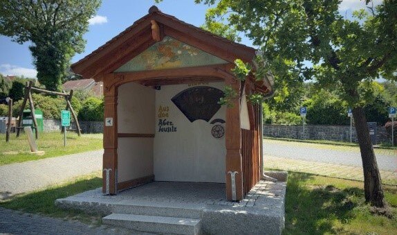 Das Rad der Zeit in einem kleinen Umgebindehaus