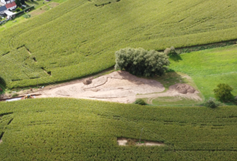 Das Bild zeigt Bauarbeiten am Regenrückhaltebecken am MIttelweg in Schrebitz