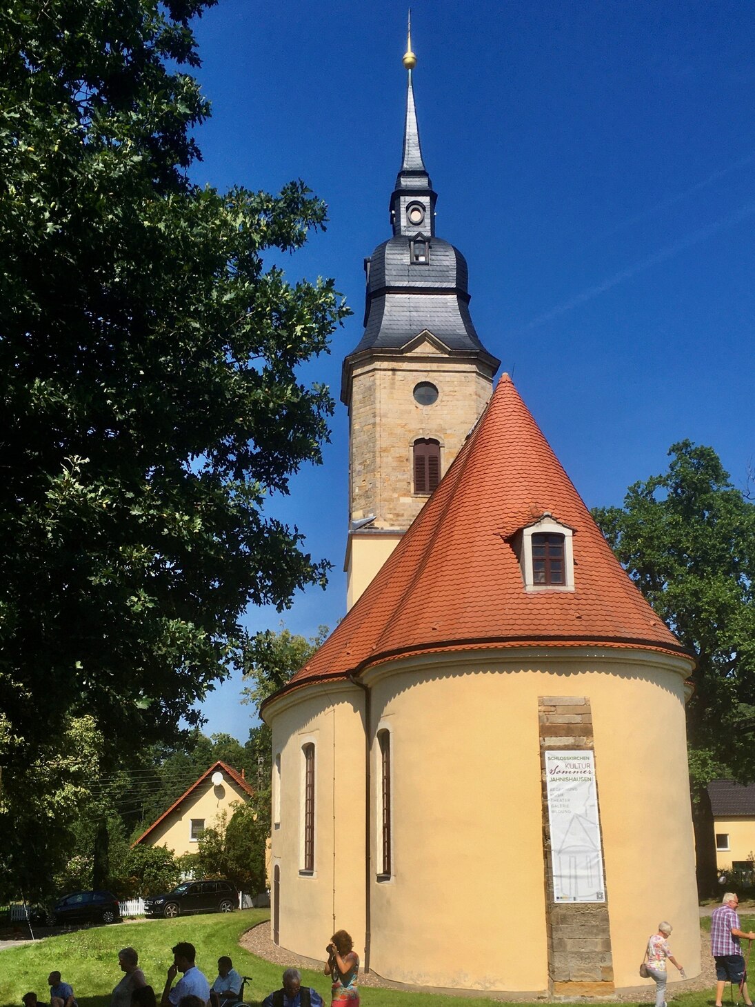 Sicht auf die Kirche
