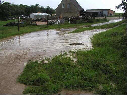 Situation nach Starkregen im Juni 2012 am Ortsrand von Nostitz