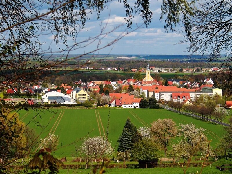 Sicht auf die Stadt Elstra vom Schwarzberg aus